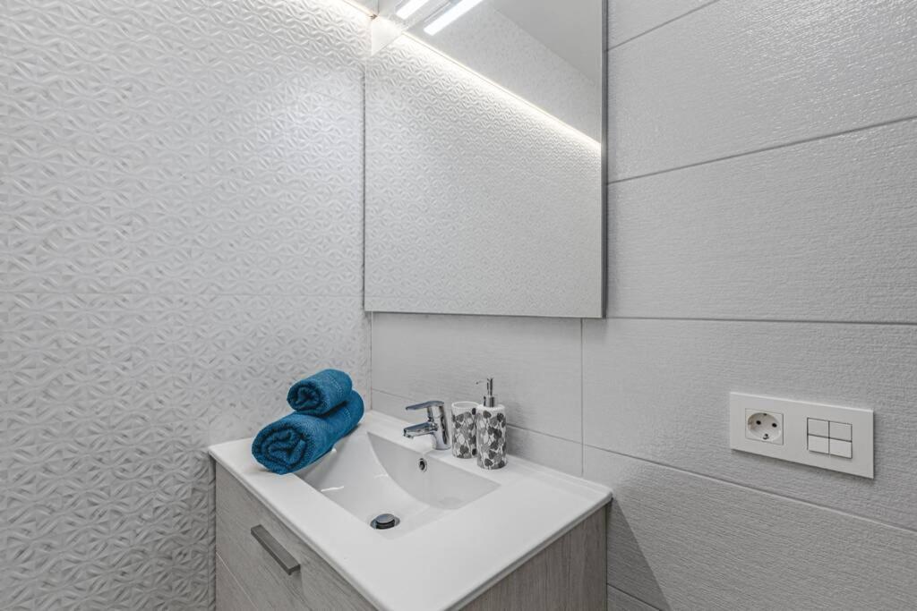 Tenerife Royal Gardens One Bedroom Apartment Playa de las Americas  Exteriér fotografie